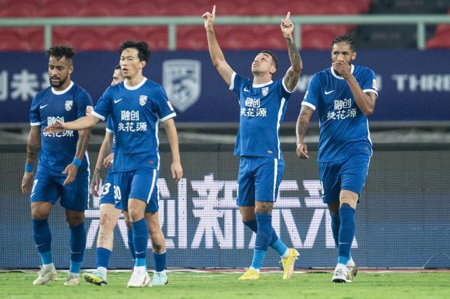 【中超】谢鹏飞1射2传戴维森双响 三镇4比1广州城